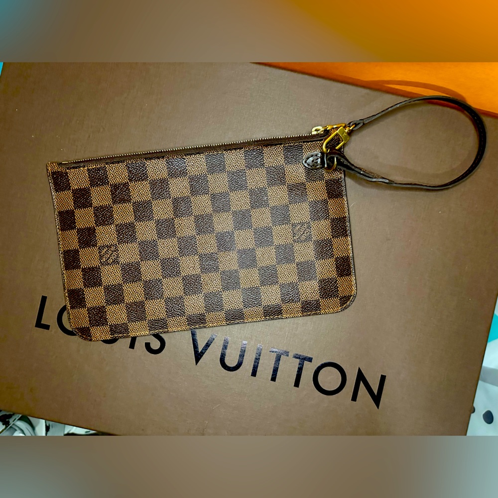 Louis Vuitton Damier Neverfull Pouch/Clutch/Wristlet